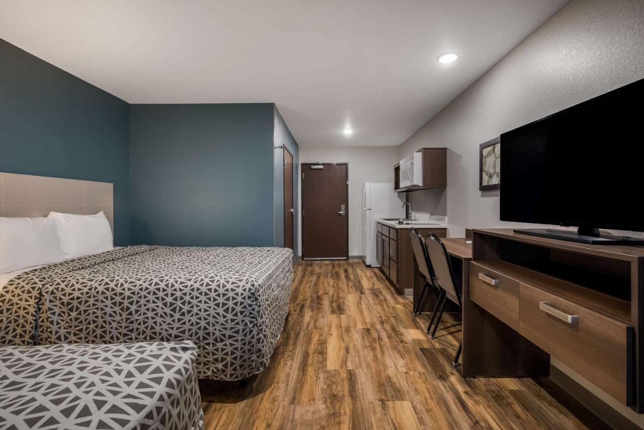 Woodspring Suites Milwaukee - Menomonee Falls 외부 사진