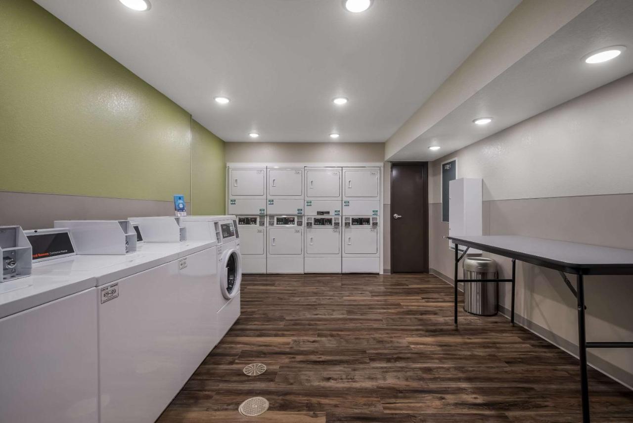 Woodspring Suites Milwaukee - Menomonee Falls 외부 사진